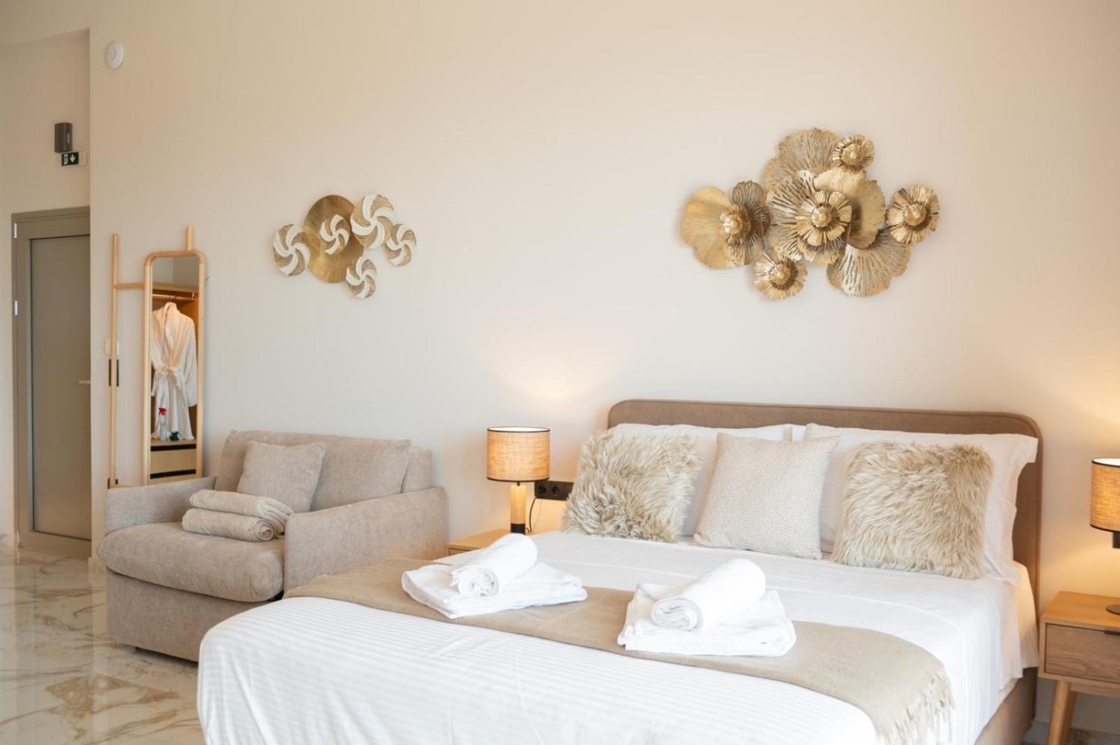 Petradi Suites Каламата Экстерьер фото