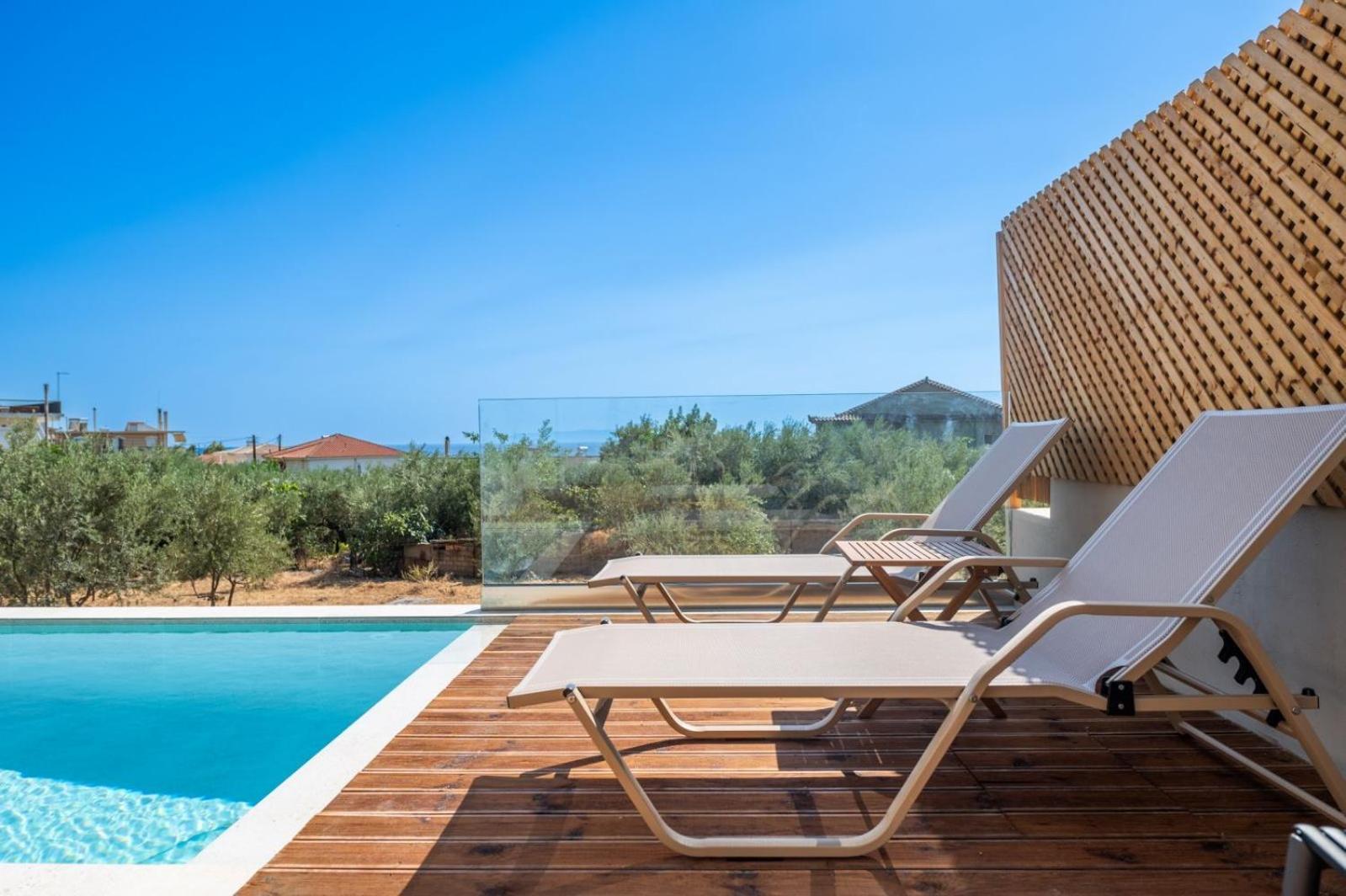 Petradi Suites Каламата Экстерьер фото