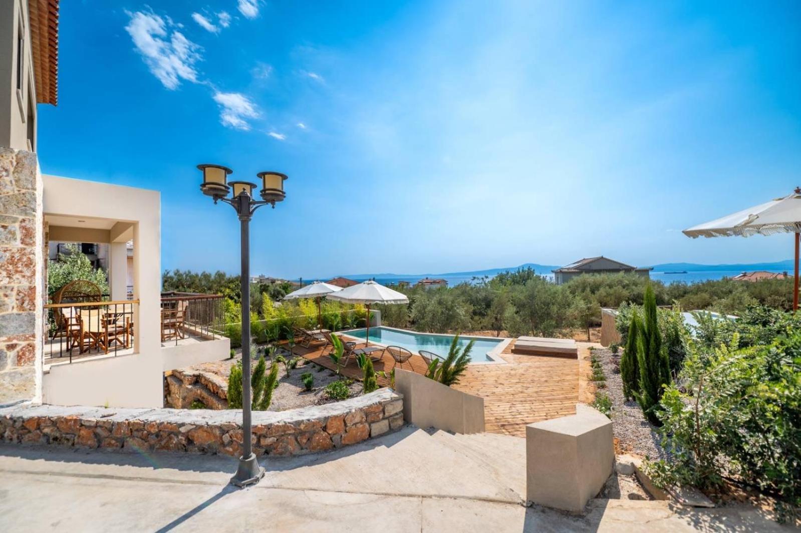 Petradi Suites Каламата Экстерьер фото