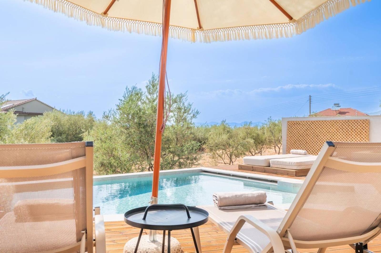 Petradi Suites Каламата Экстерьер фото