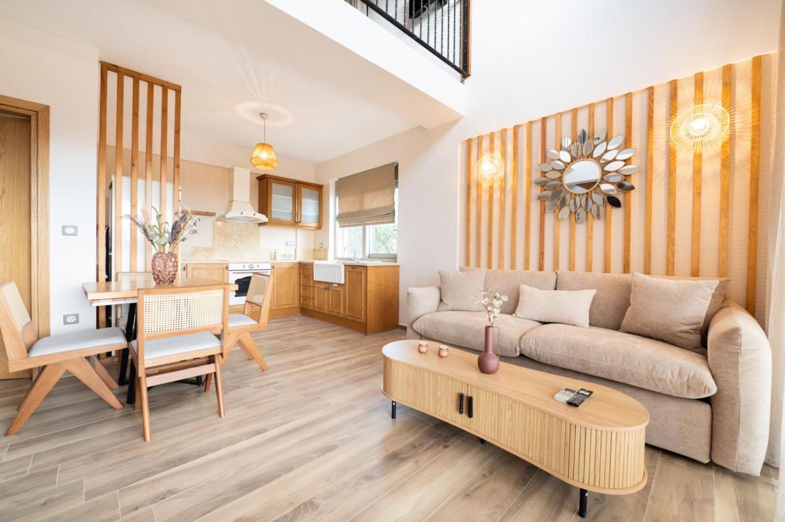 Petradi Suites Каламата Экстерьер фото