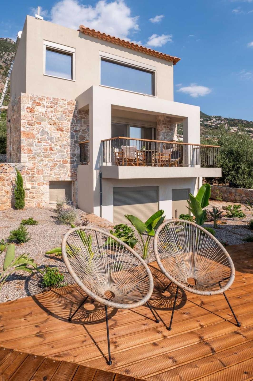 Petradi Suites Каламата Экстерьер фото