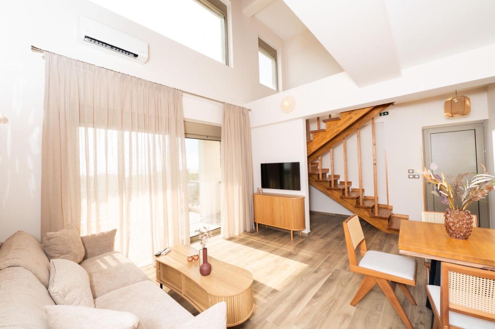 Petradi Suites Каламата Экстерьер фото