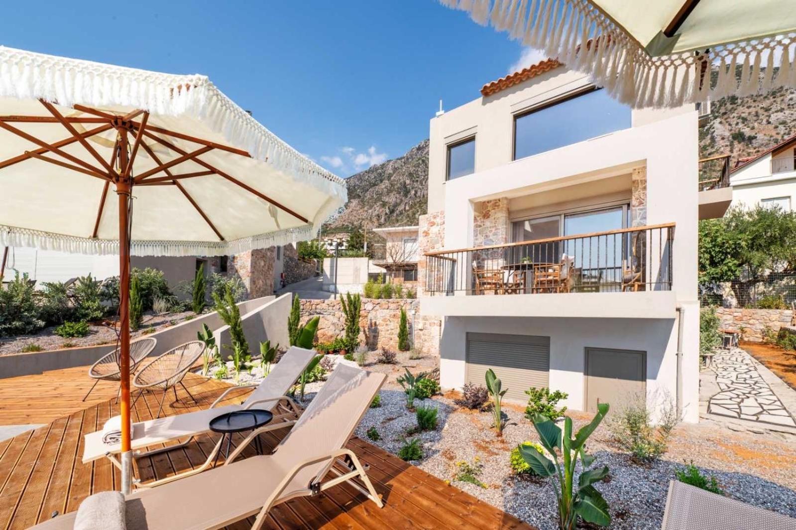 Petradi Suites Каламата Экстерьер фото