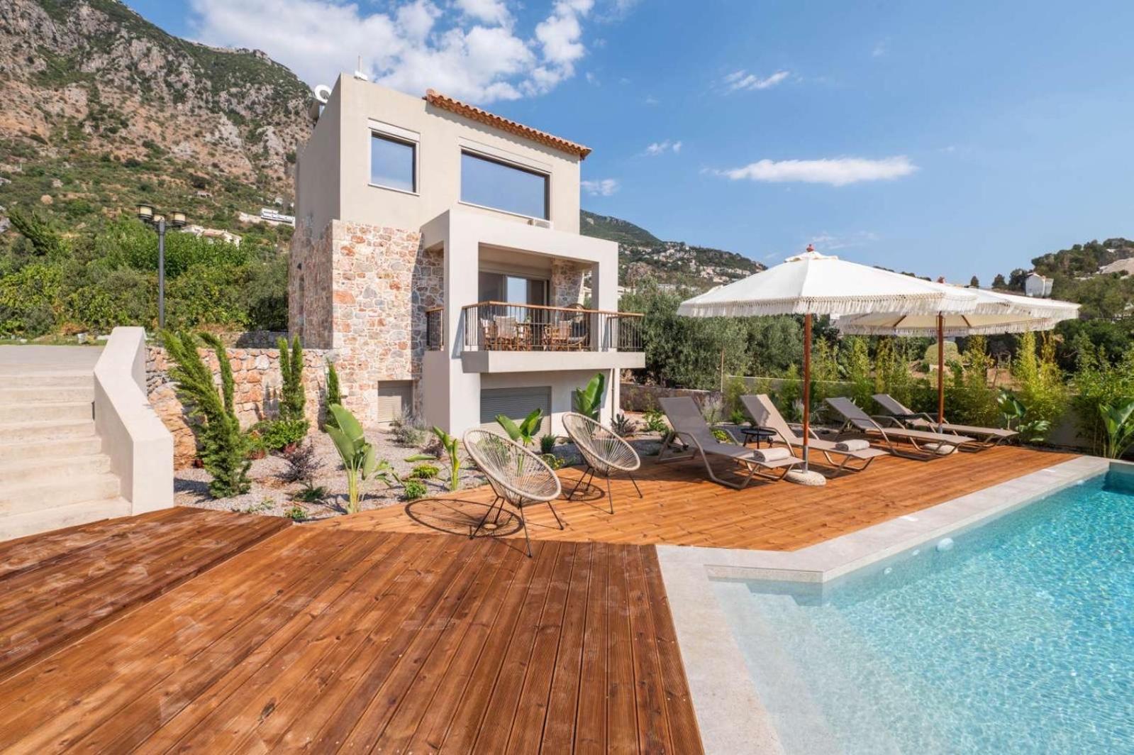 Petradi Suites Каламата Экстерьер фото