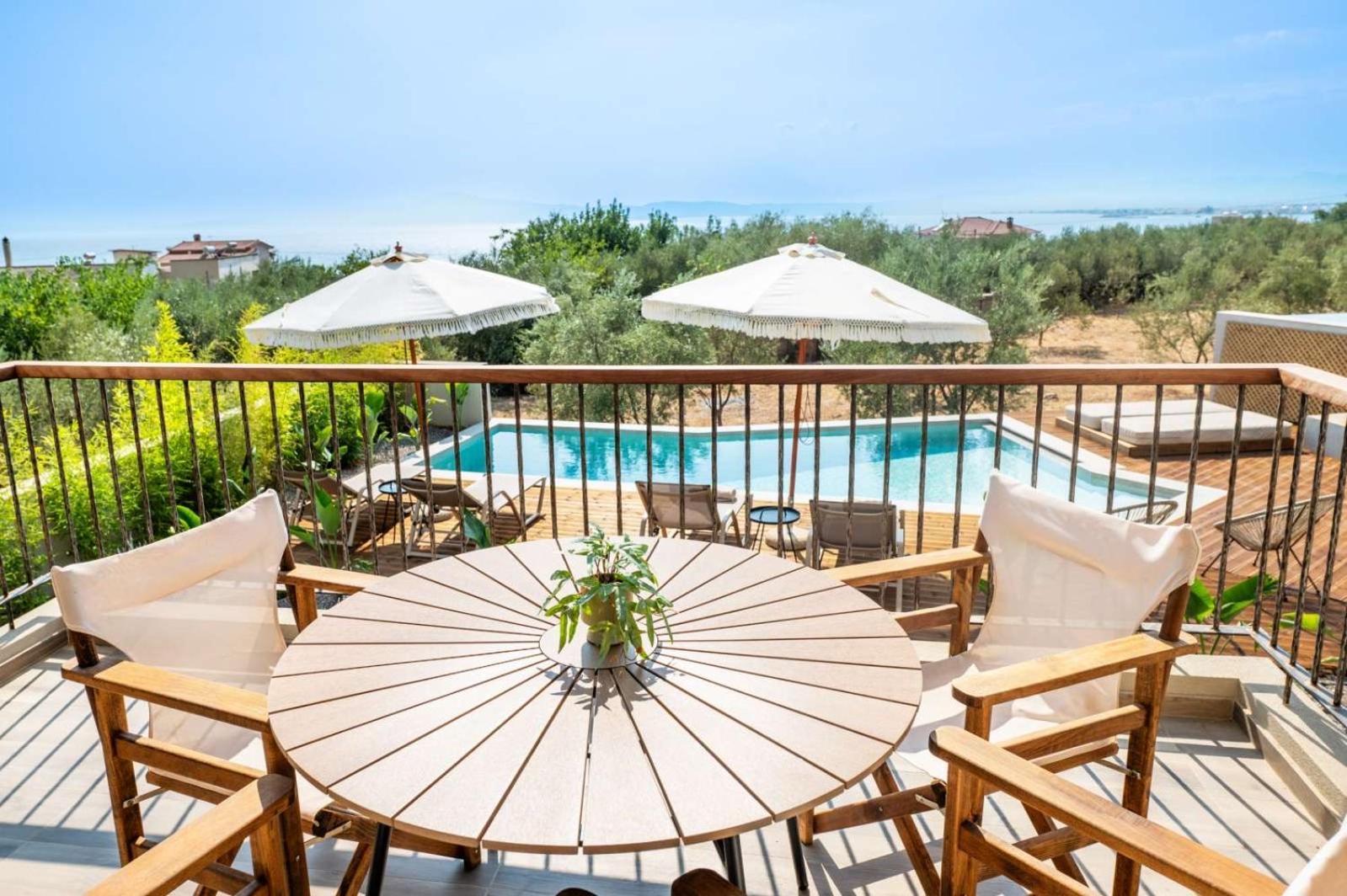 Petradi Suites Каламата Экстерьер фото