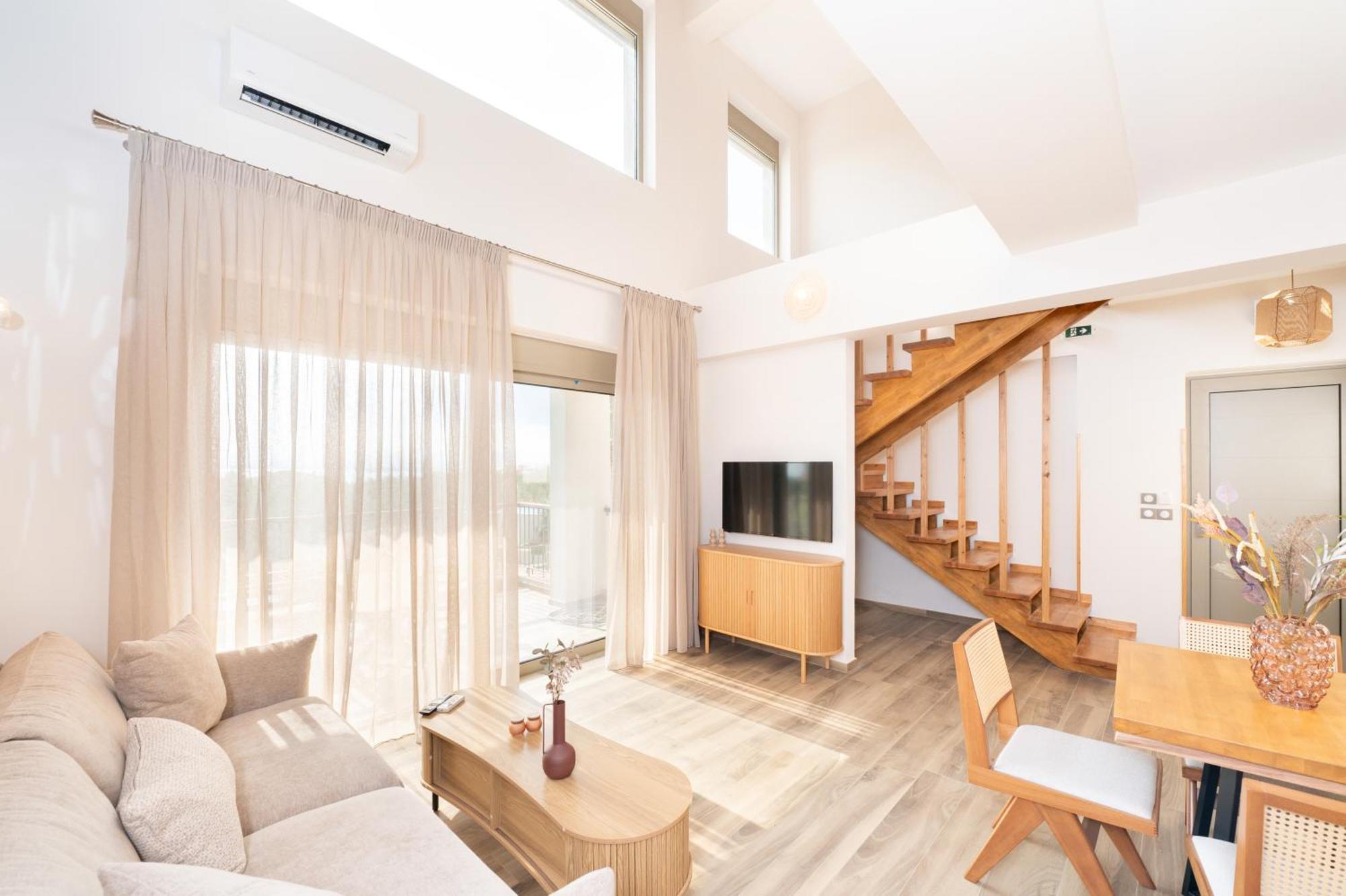Petradi Suites Каламата Экстерьер фото