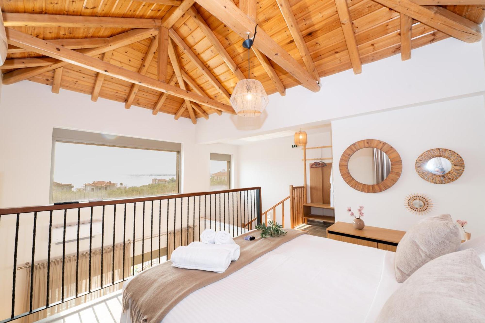 Petradi Suites Каламата Экстерьер фото