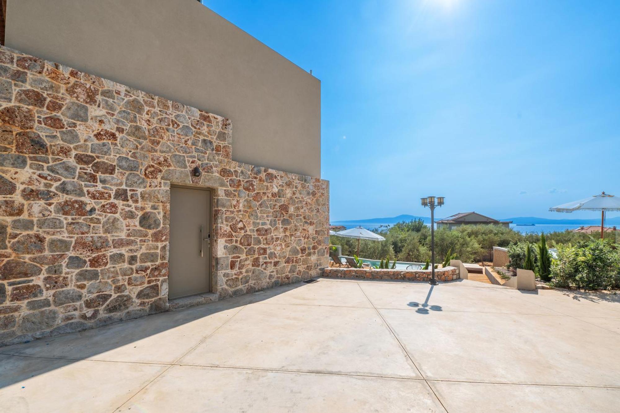 Petradi Suites Каламата Экстерьер фото