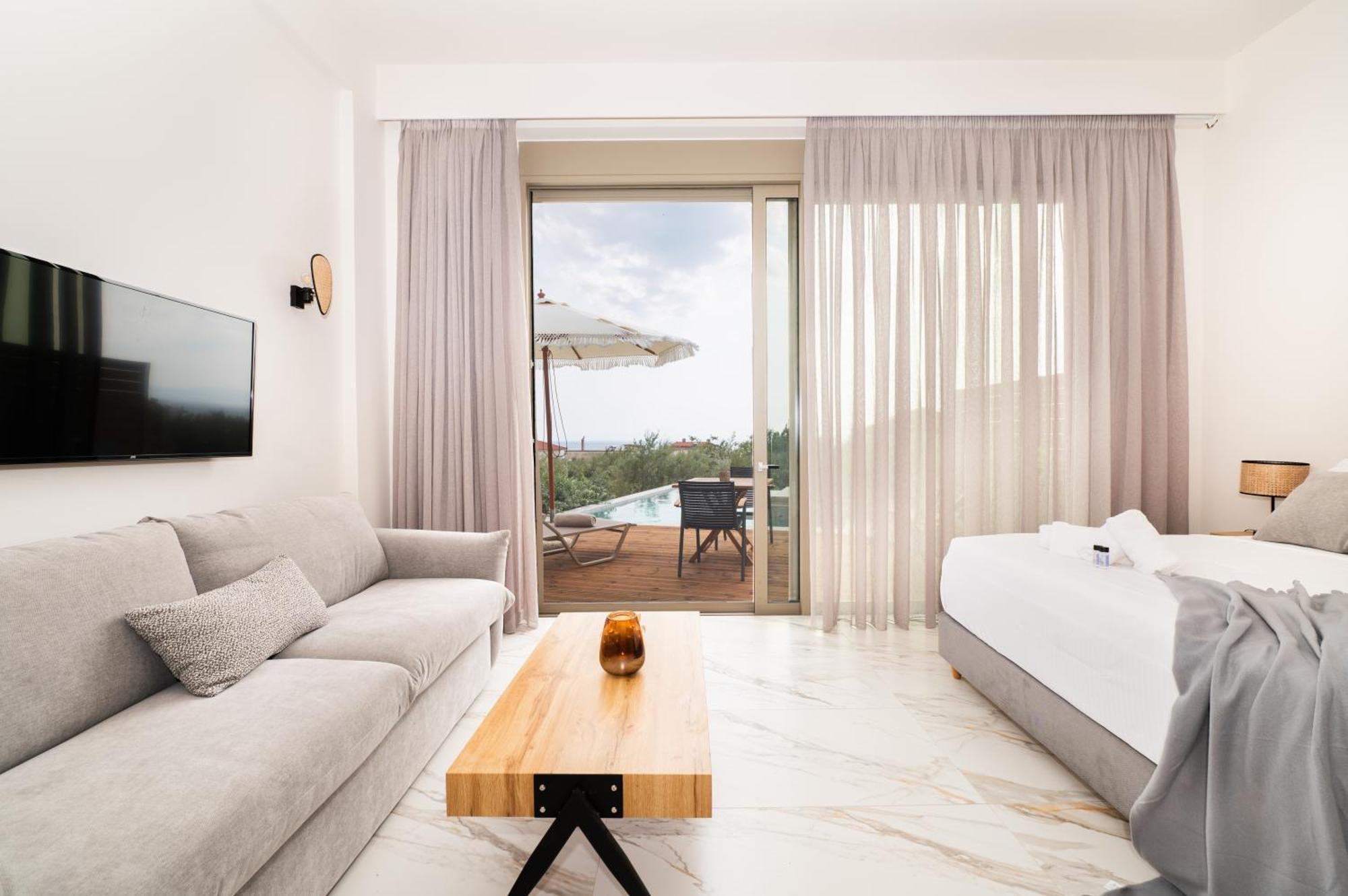 Petradi Suites Каламата Экстерьер фото