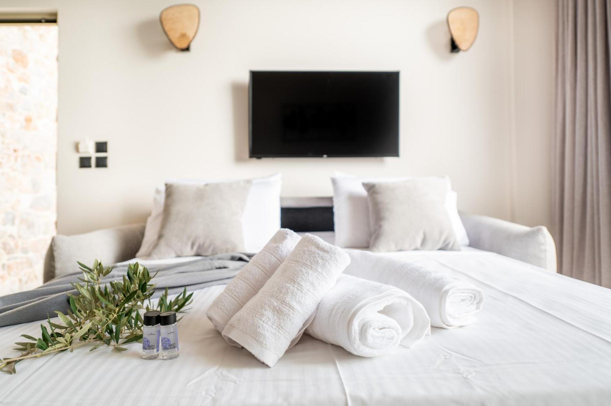 Petradi Suites Каламата Экстерьер фото