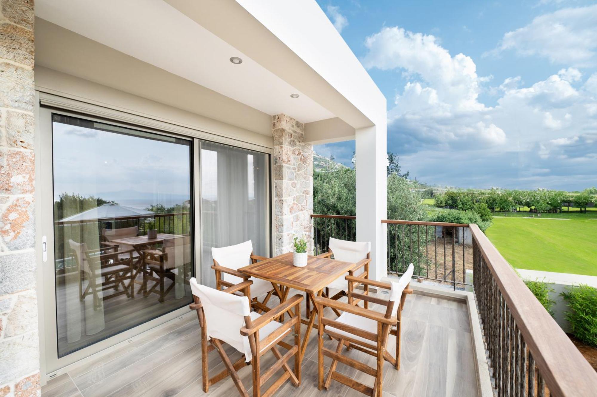Petradi Suites Каламата Экстерьер фото