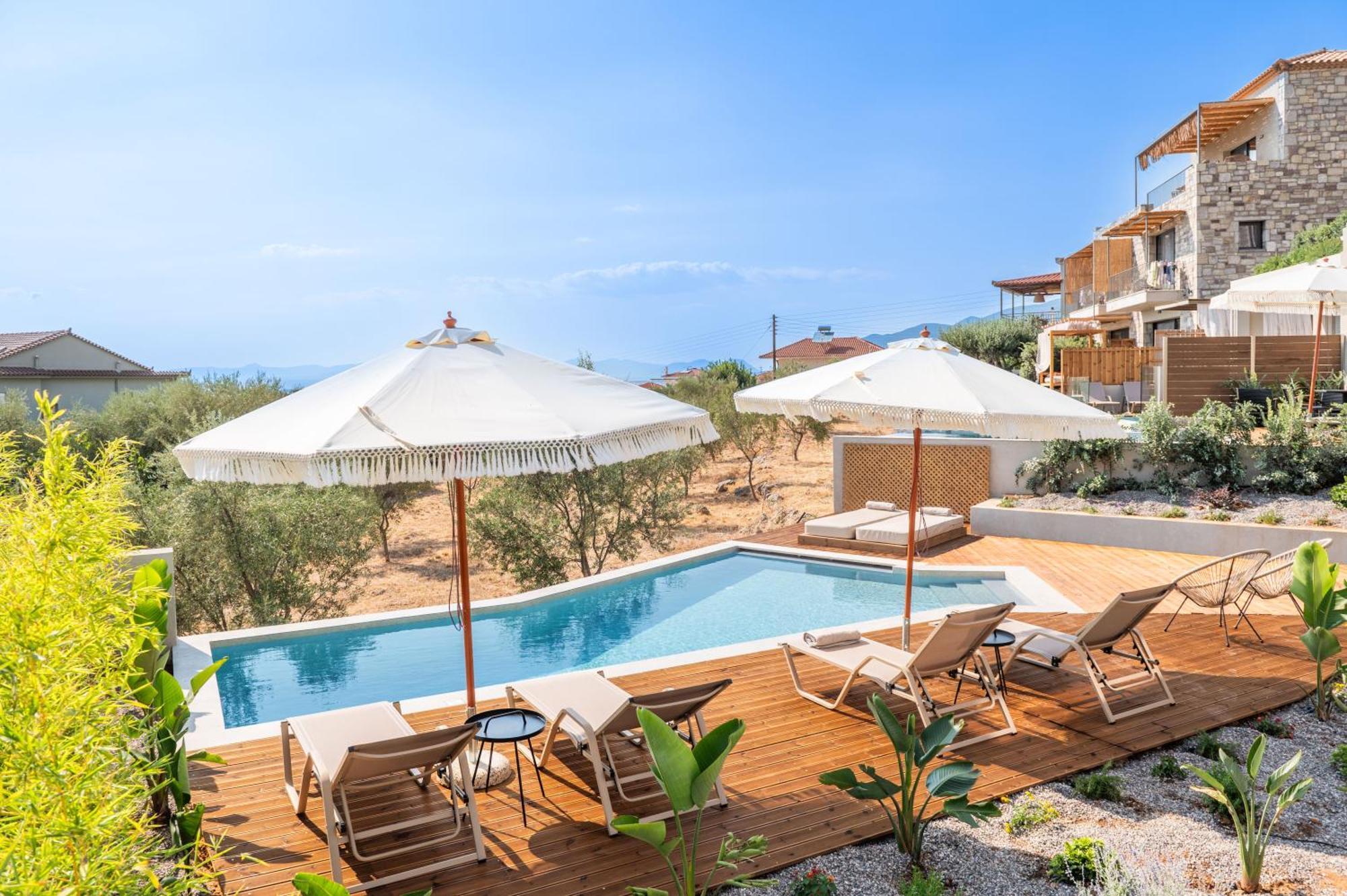 Petradi Suites Каламата Экстерьер фото