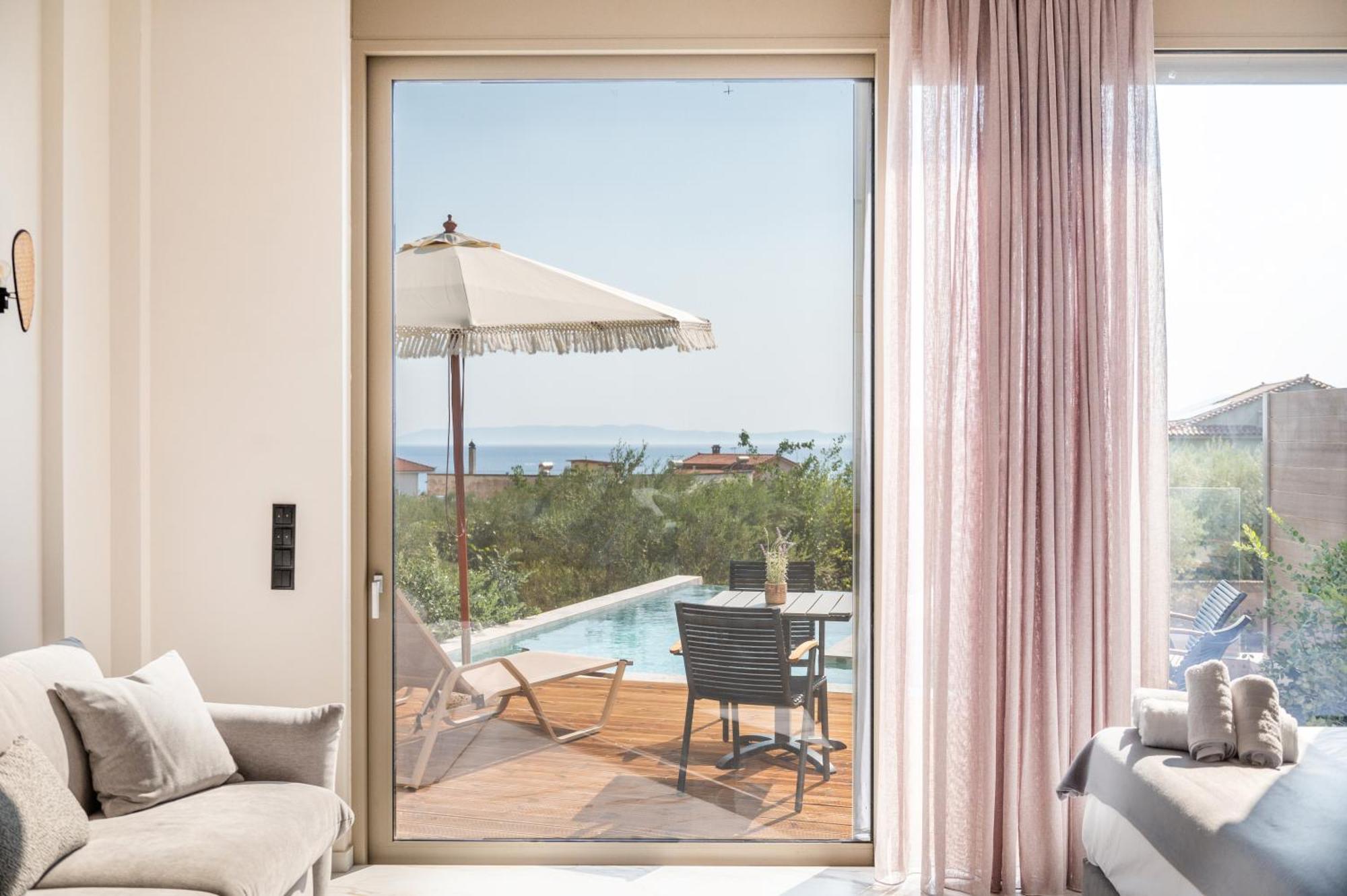 Petradi Suites Каламата Экстерьер фото