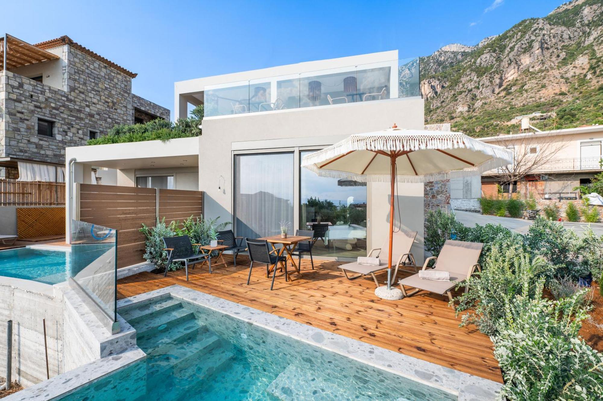 Petradi Suites Каламата Экстерьер фото